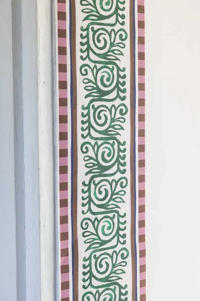 Green & Pink Patterned Border Wallpaper