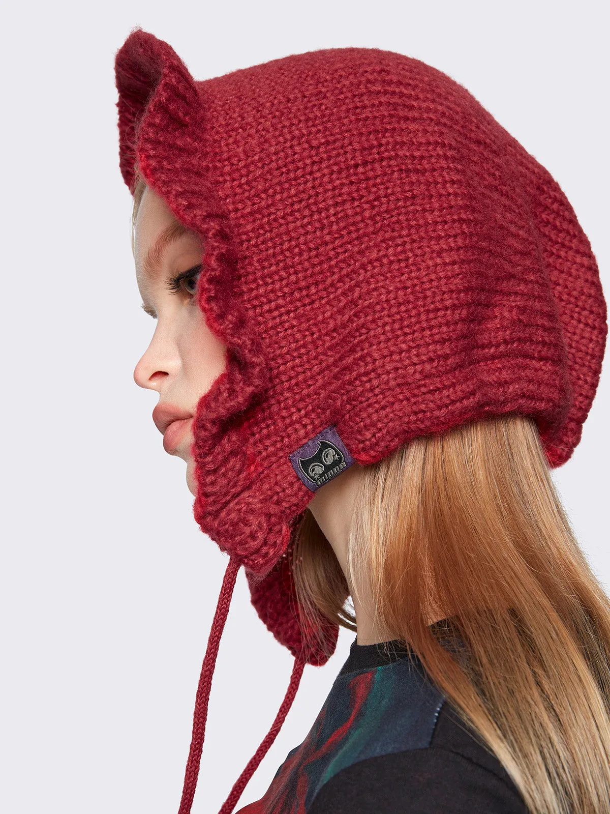 Red Bonnet Marie - Stylish and Elegant E-commerce Product